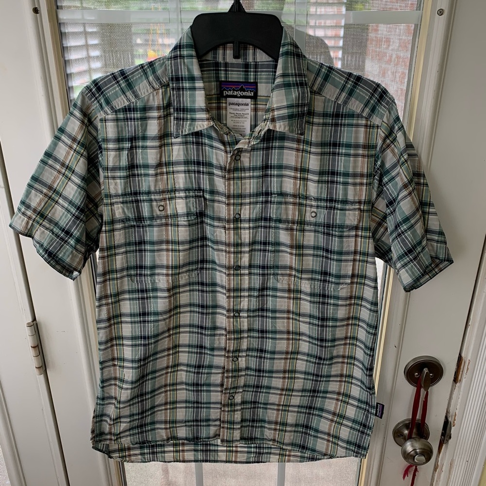 Men’s Patagonia Button Down Shirt in Medium